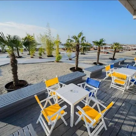 Alezzi Yaht Apartment With Sea View Near The Beach Daire Navodari